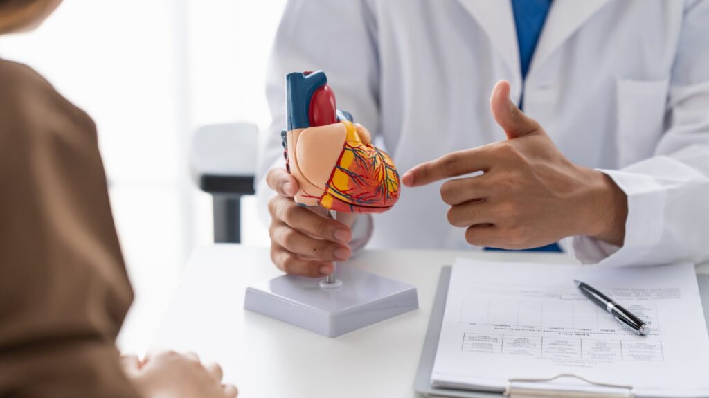 Quando rivolgersi a un cardiologo: 4 situazioni da non ignorare 1 Quando rivolgersi a un cardiologo: 4 situazioni da non ignorare 7 6